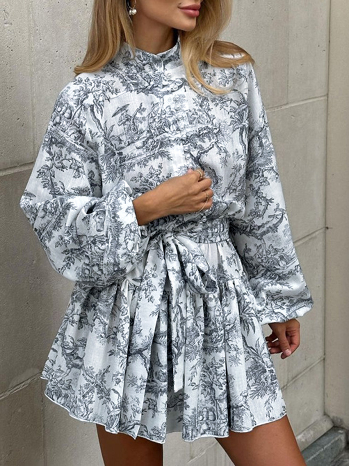 Lana | Robe courte trapèze à nouer et imprimé peinture à l'encre 