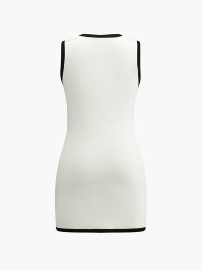 Kiana | Robe pull courte sans manches à boutons et poches multiples 